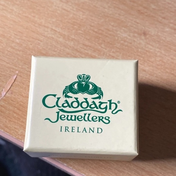 Sterling Silver Claddagh Ring - Picture 5 of 7